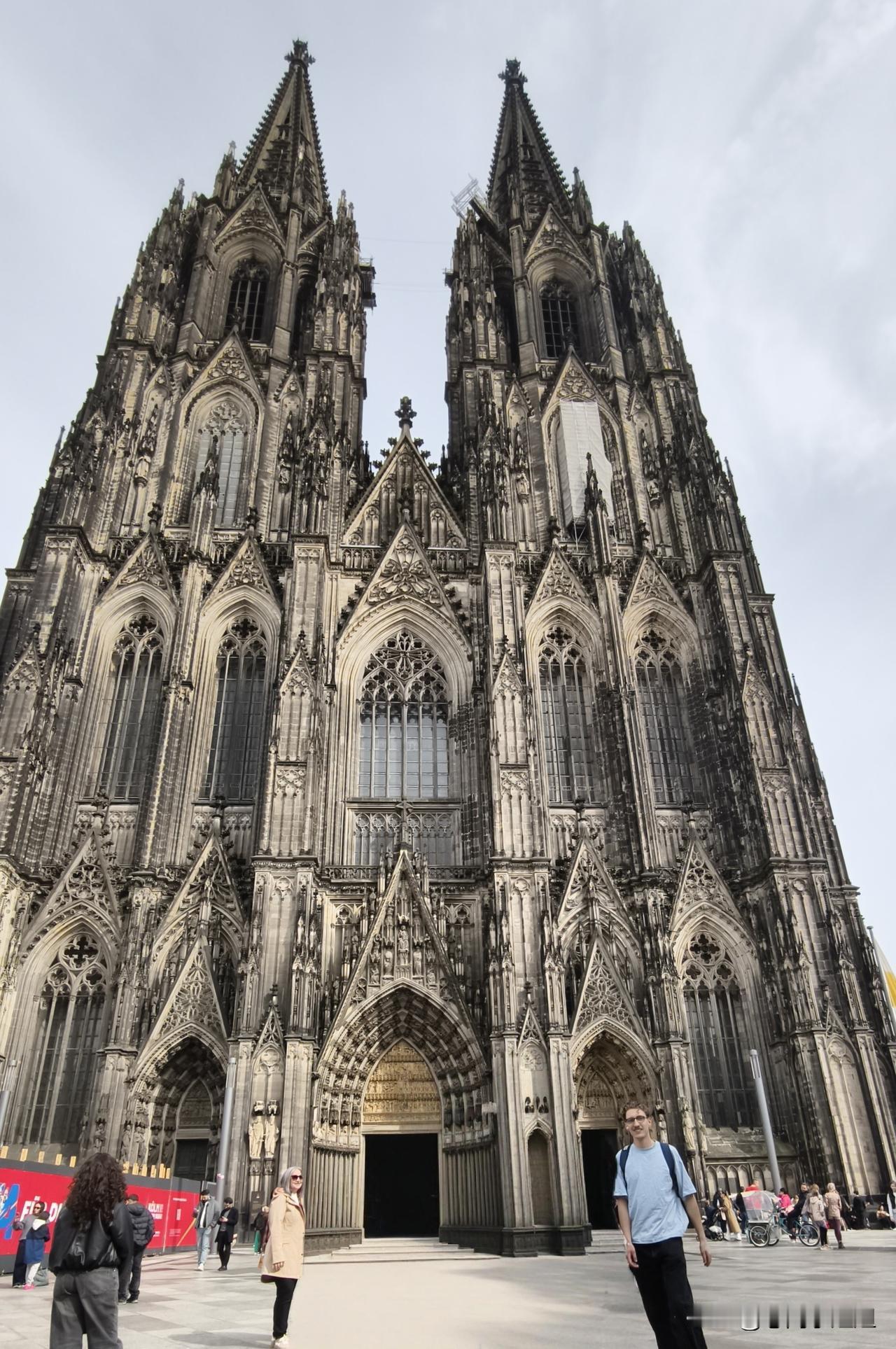 游轮组织德语小课堂，学习的几句德语的日常用语。然后是红酒品鉴，还有芝士和红酒怎