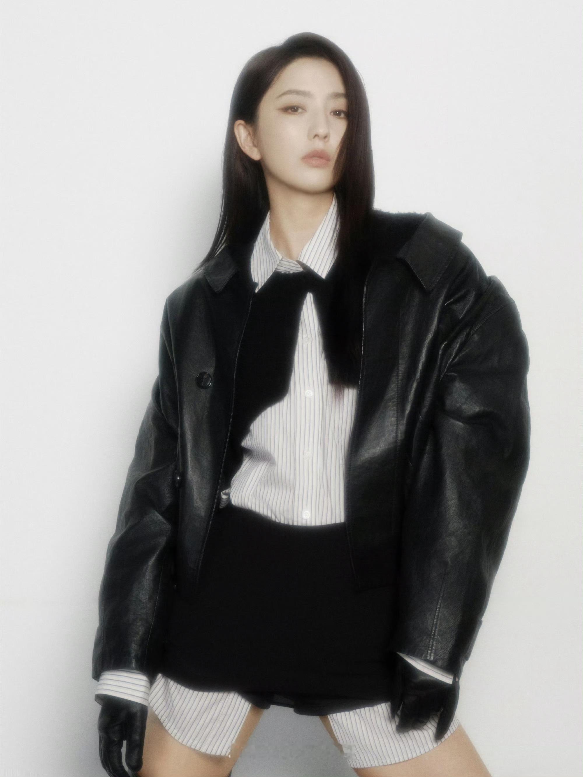 佟丽娅《AmOrFashionBook》2025秋季刊封面故事​​​