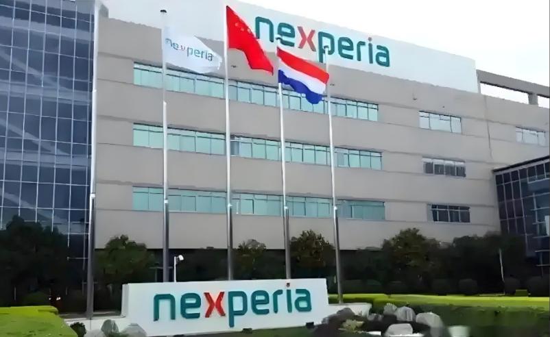 荷兰那家被中资收购的芯片巨头，安世半导体，自己人先打起来了。安世半导体，本来是