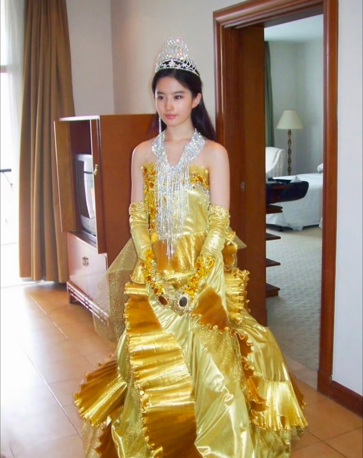 金鹰女神时的刘亦菲，真是岁月从不败美人​​​