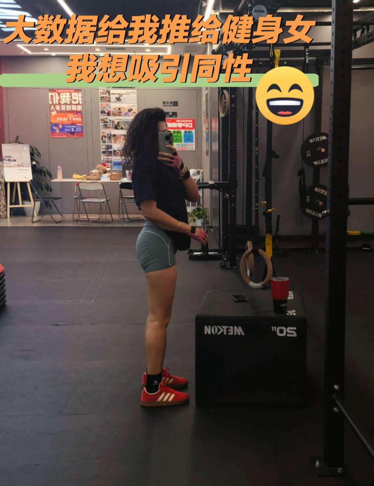每天一小时，不为练出腹肌，就为活人。地铁口拐进健身房，门一关，老板的微信、客户