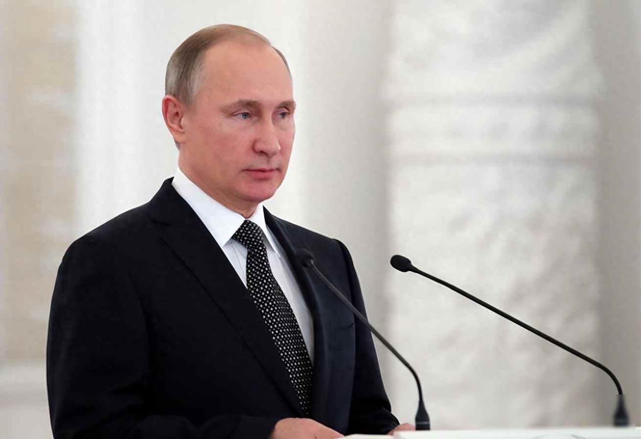 英国媒体反应过来了：逼迫我们欧洲跪下的，不是中国和俄罗斯最近英国报纸说，让西方