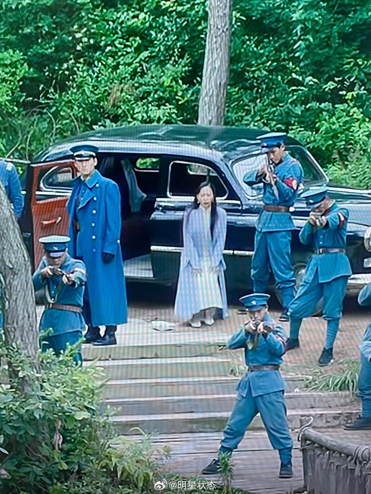 陈都灵被替身这俩也太明显了吧一眼假啊，我妈说这个镜头也没有危险整俩替身放那干啥啊