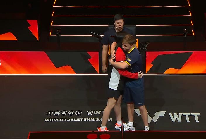 孙颖莎退赛！王楚钦也退赛了！这次赛事有点玄乎。女单世界第一中途退出女单半决赛