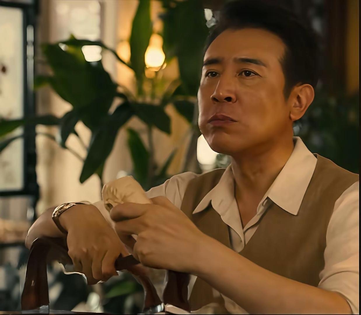 追剧《八千里路云和月》听网友八卦，剧里的田家泰（于和伟饰演）是个“红色资本家"，