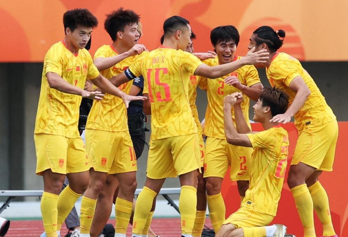 🇨🇳1-0力压韩国，1-0领先日本，中国男足VS乌兹别克男足，争夺亚运会男子