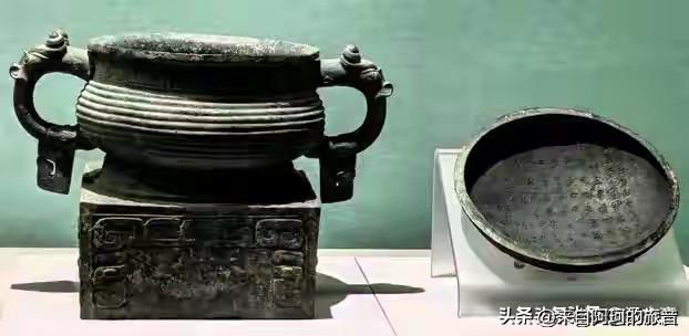 当年那个叫卫的小贵族，打赢官司以后第一件事不是摆酒庆功，而是找人铸了一口铜鼎，把