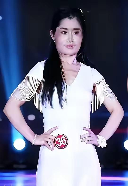 看到辽宁选美冠军这副尊容，也是醉了。最好玩的是网友们的评价：“