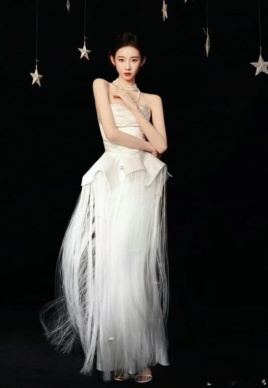 卢昱晓张艺凡今天都穿了婚纱礼服诶！！好圣洁啊卢昱晓张艺凡婚纱卢昱晓张艺凡婚纱礼