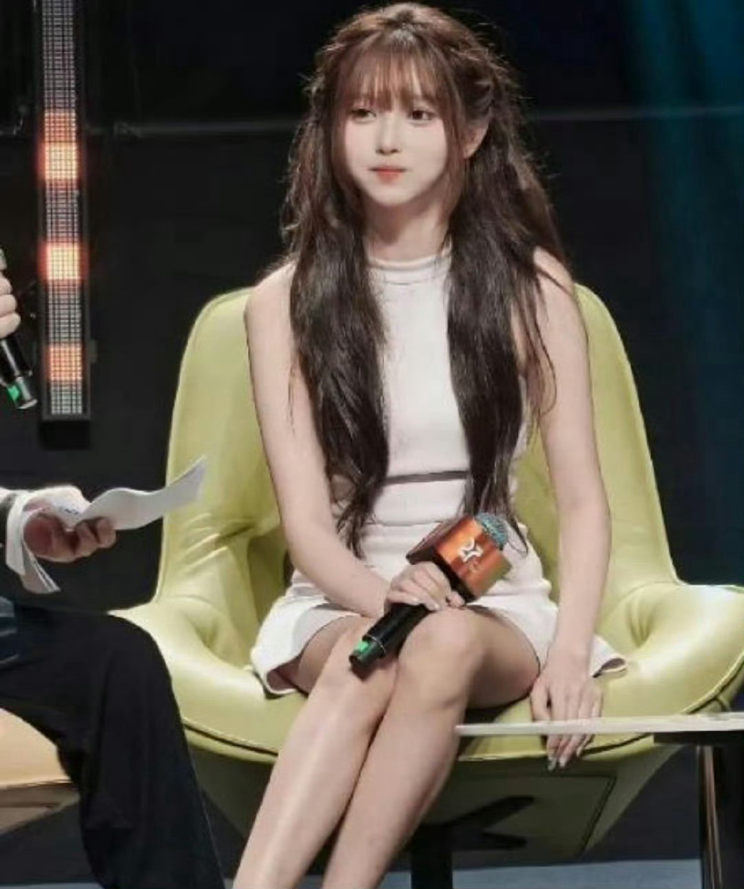 这应该就是传说中斩男又斩女的长相吧