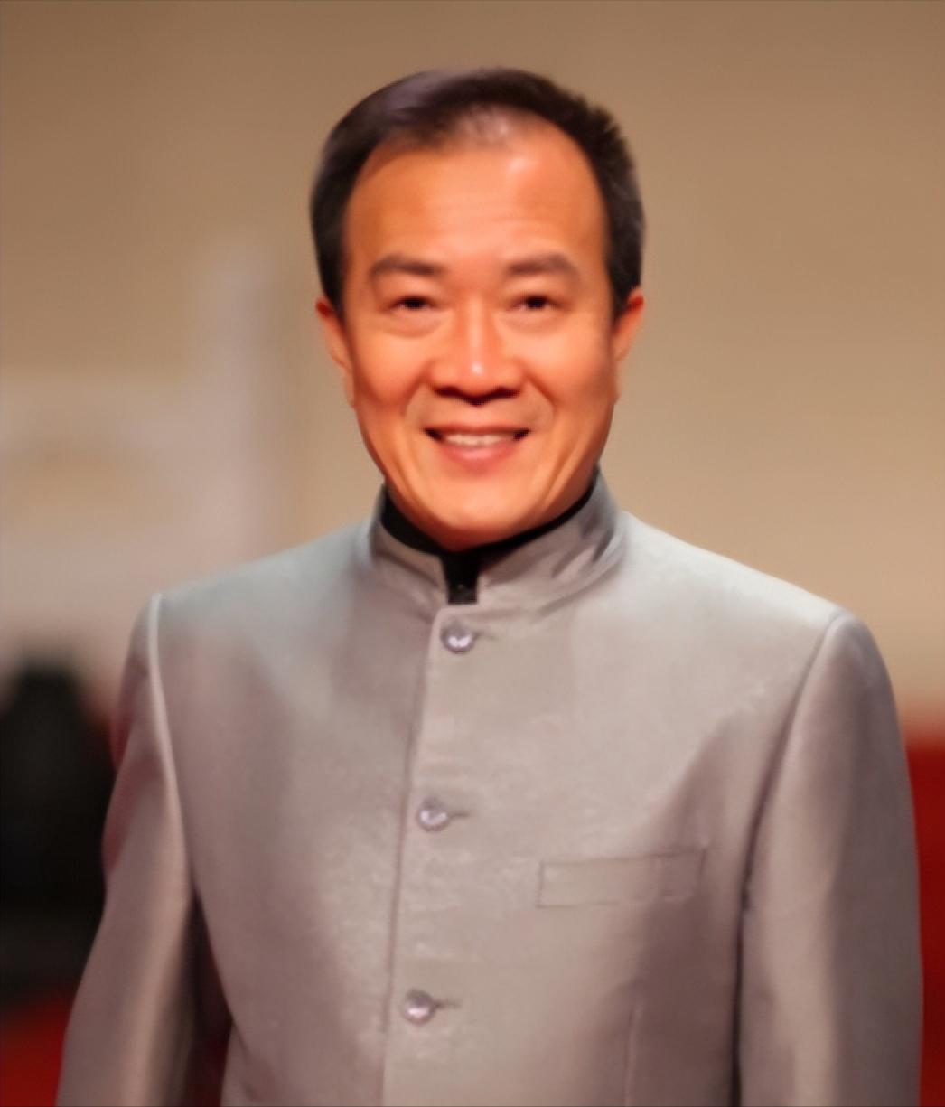 2007年，侯耀文刚去世，戴志诚就迫不及待地与他的前妻，也就是他的“师婶”袁茵结