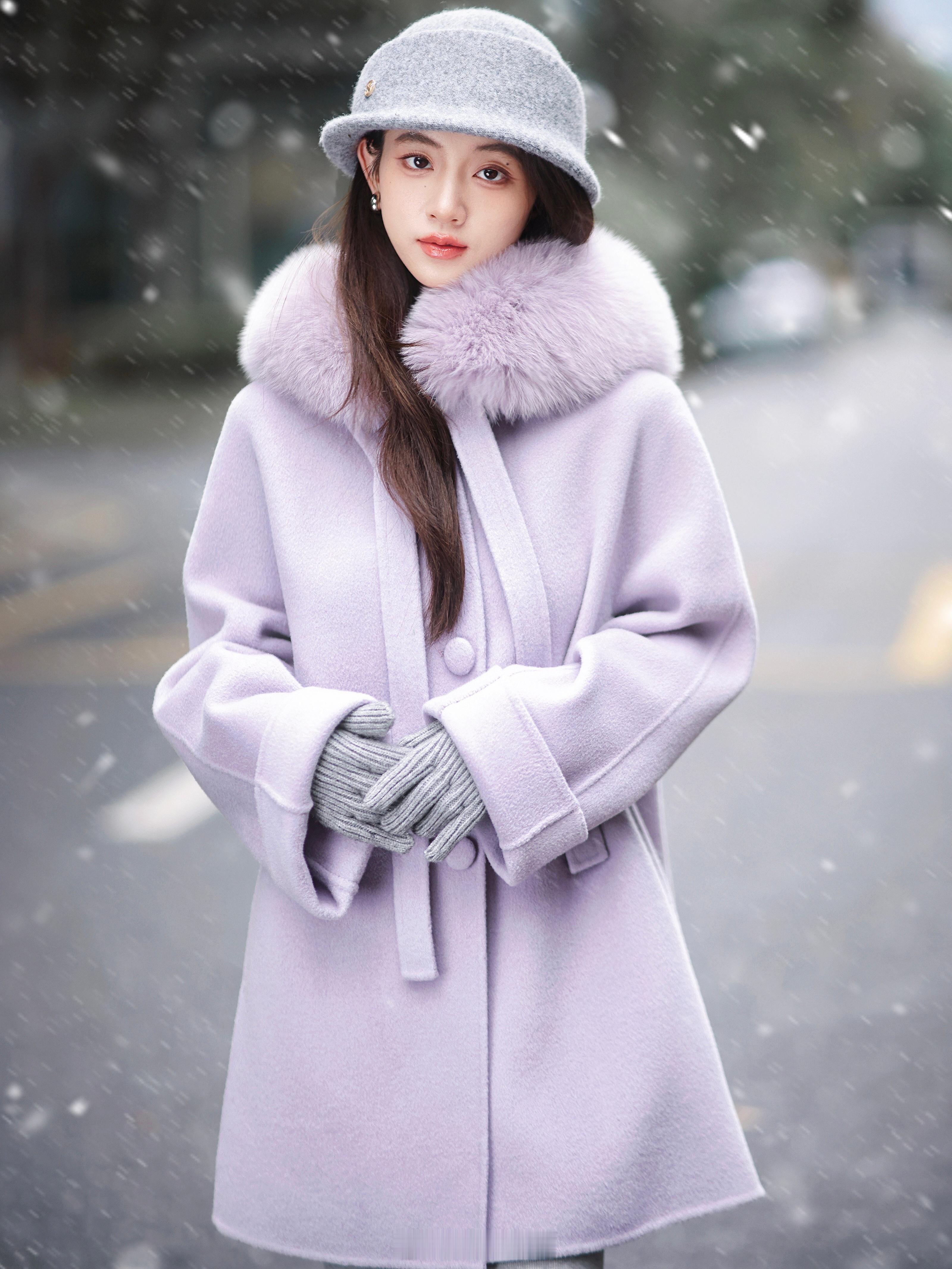 起猛了看见小说里的留洋归国的千金了！这清冷温柔的紫色别提多贵气了搭配羊毛羊绒