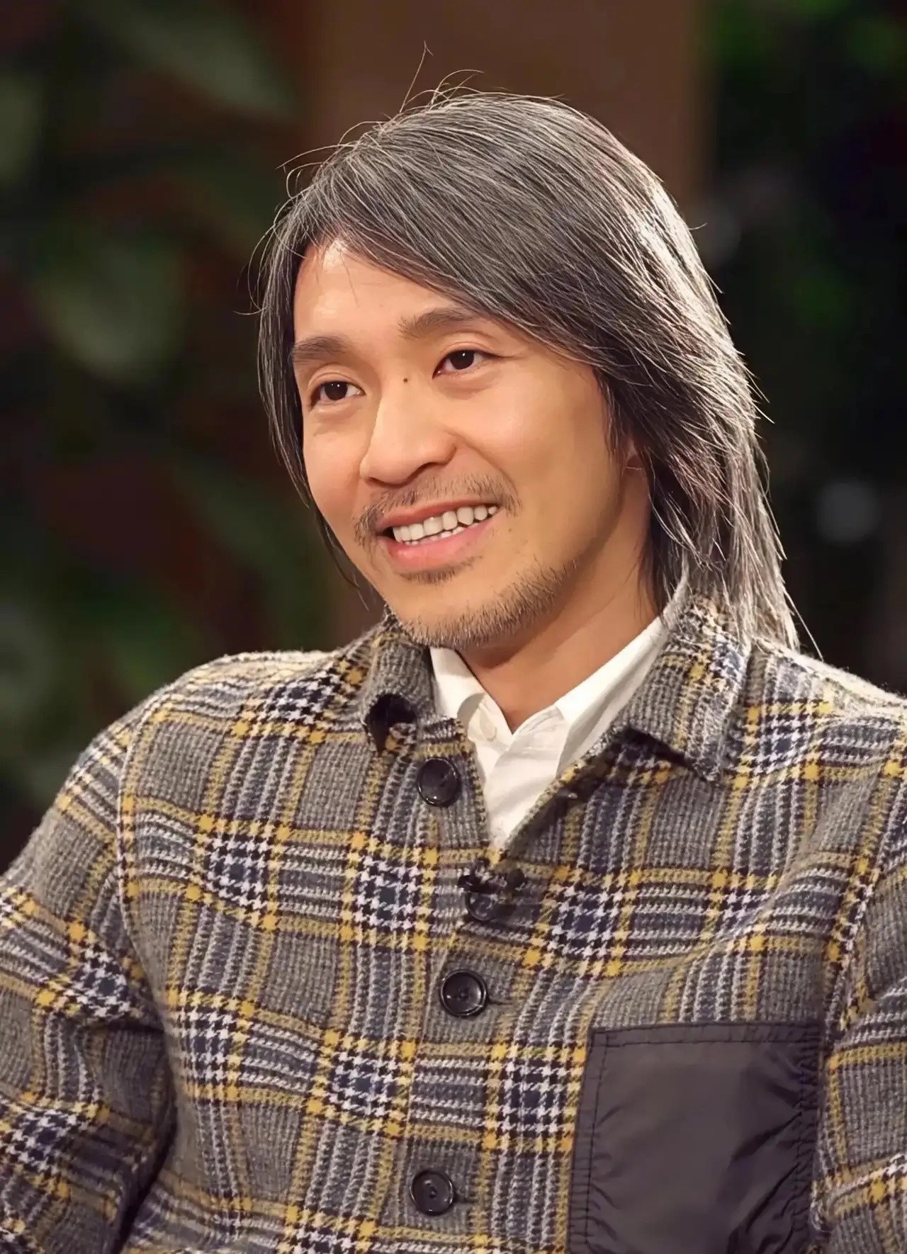 江春水暖鸭先知，周星驰一定提前嗅到了什么。据媒体曝光，周星驰正式退出内地影院生意