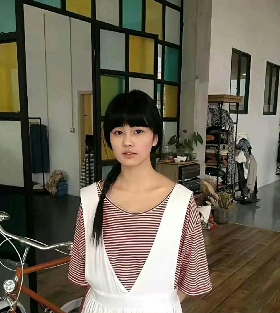 大家觉得早期的白鹿跟其他人早期相比谁更土