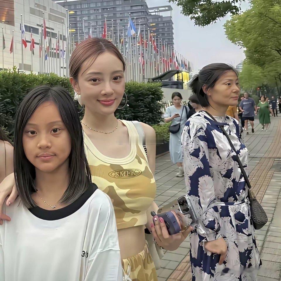 能看出女儿和妈妈在一起VS和爸爸在一起的区别吗?