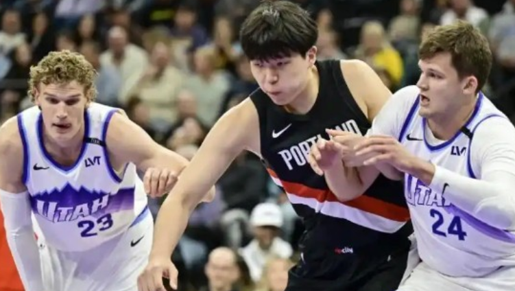 杨瀚森被爵士连续针对，3分47秒后彻底坐冷板凳，开拓者内部：他已被放弃