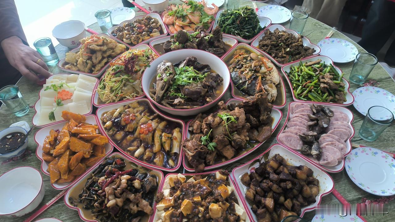 桦甸婚礼行(二）：东北菜寻味记四天三宿的桦甸婚礼之行，从落地第一口暖到胃里的