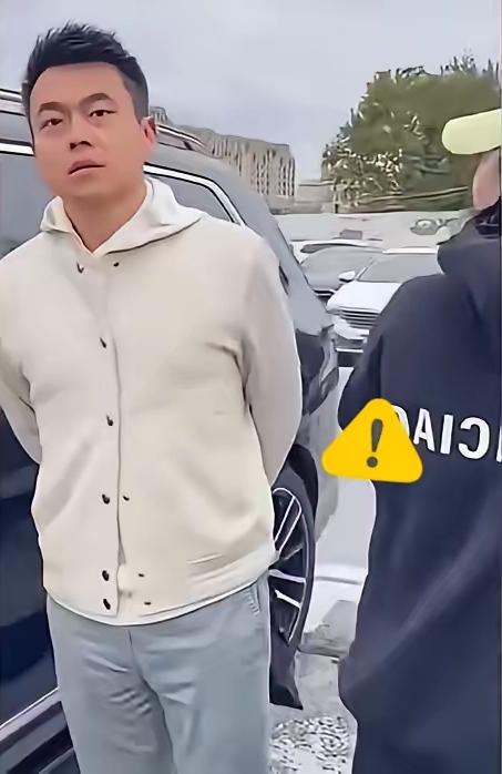 这个男人为啥敢明目张胆带小三产检？​原因其实很简单，​这男的是知名律所合