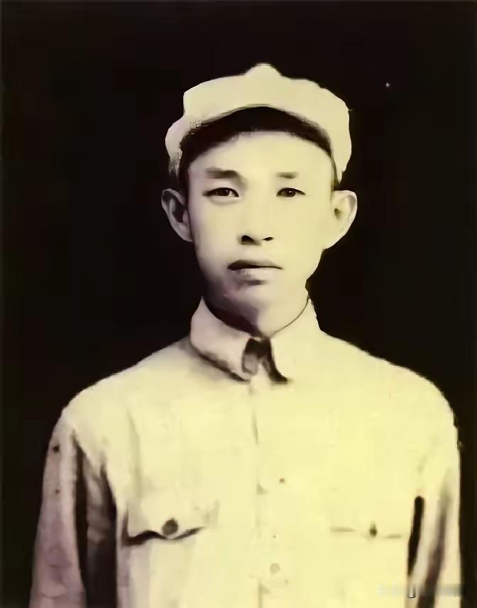 1955年，授衔名单发下来那天，猛将王必成脸都黑了。他盯着纸上两个名字，一个是他