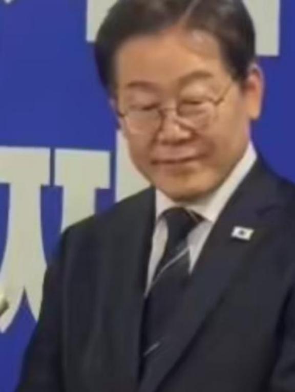 当有外媒曾经询问韩国总统李在明：如果中方武统台湾，韩国会不会插手，李在明只是笑笑