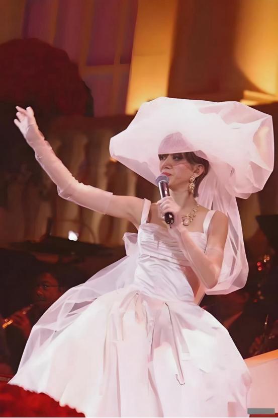 2003年，梅艳芳去世不久后，他的主治医生在一次采访中透露：“其实梅艳芳的病完全