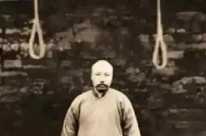 1927年，李大钊被推上了绞刑架，随着一声“起”，李大钊被吊在了空中，就在他快要