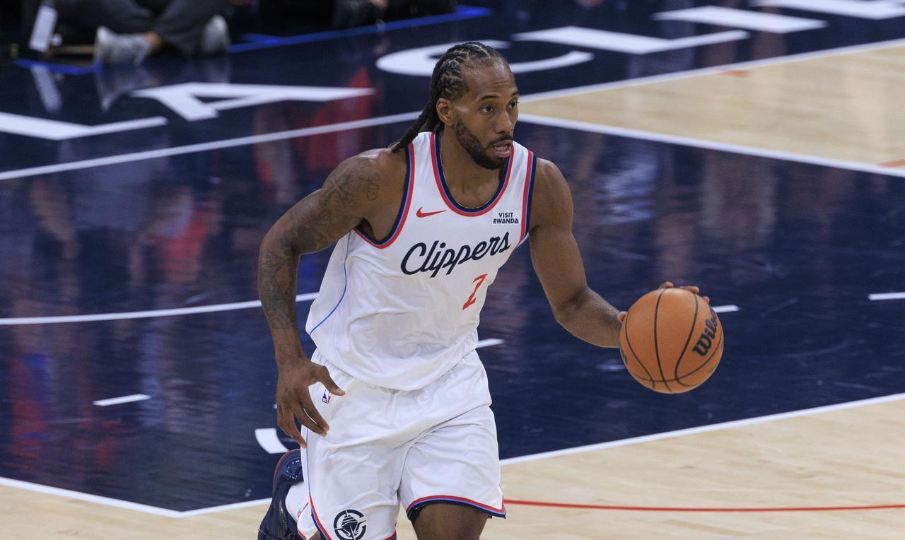 莱昂纳德受伤，主教练竟然不知道具体情况！快船当家球星莱昂纳德在上场比赛中遭遇了