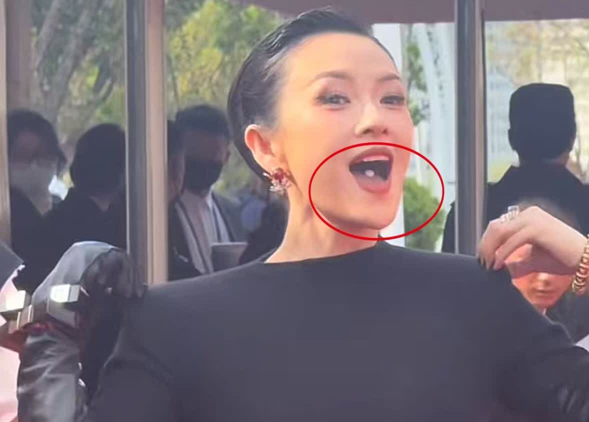 我给老公看了章子怡走红毯的照片他居然吓了一大跳他跟我说，你赶紧想办法联系