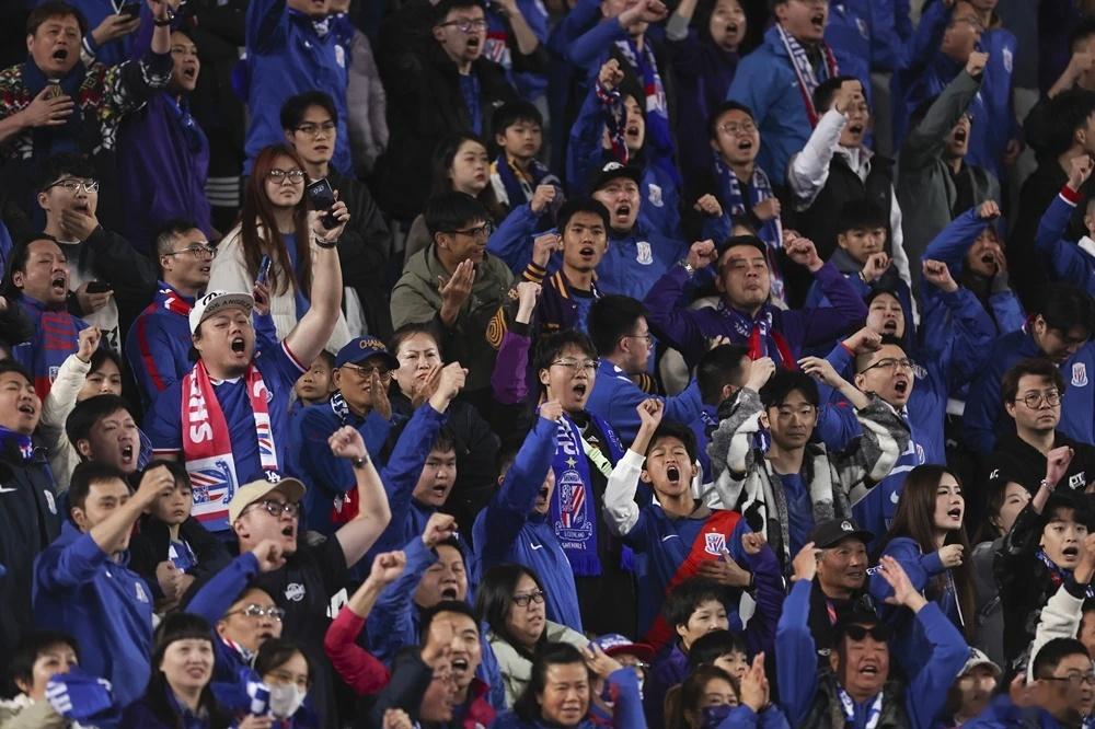 腔调申花扣10分，海港扣5分。不少上海球迷哀叹，2026没戏了！我不这么认为。我