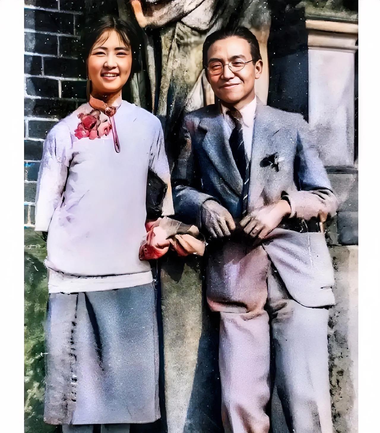这才是1928年24岁林徽因与27岁梁思成新婚时的真实貌相，这并非演戏，也不是某