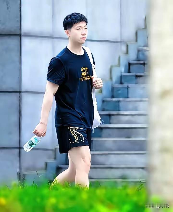 伦敦世界杯赛可以换上温瑞博吗?不要遗憾谁没有去伦敦，要加倍庆幸有人负重前行。