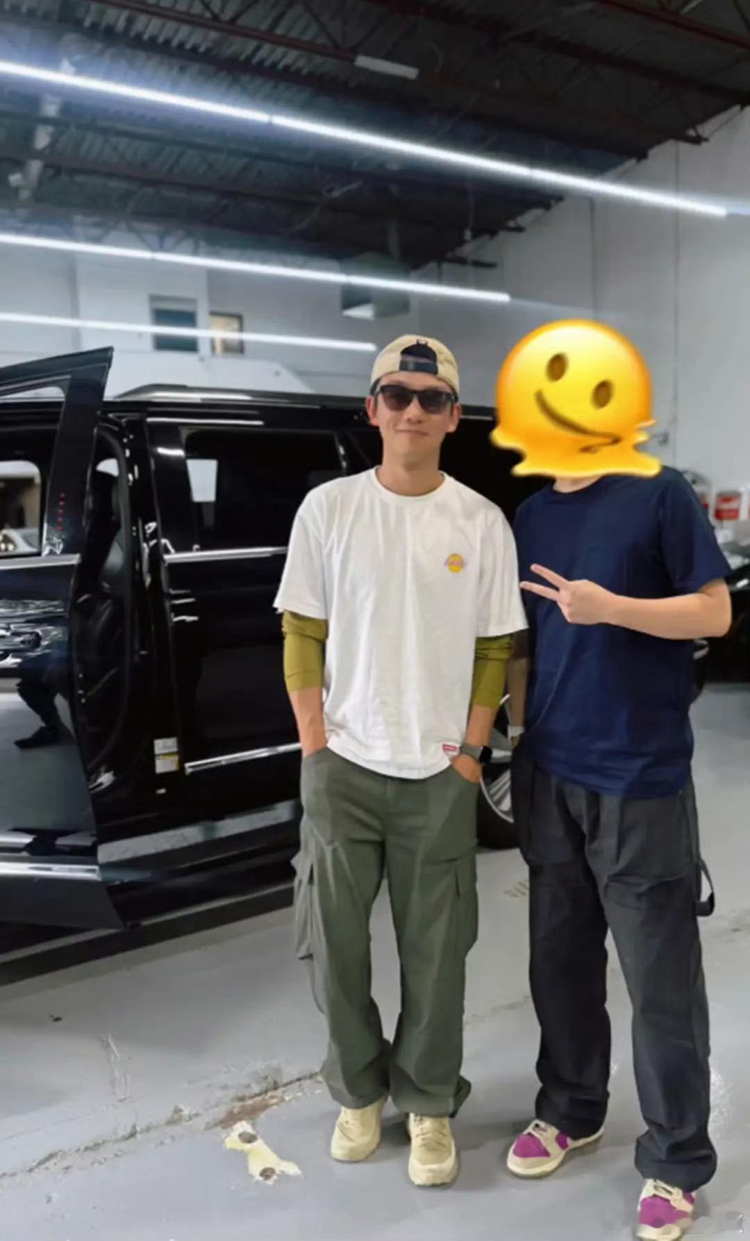 曝郑恺苗苗定居加拿大郑恺被曝定居加拿大，携苗苗买家具被拍，据知情人透露还买了车郑