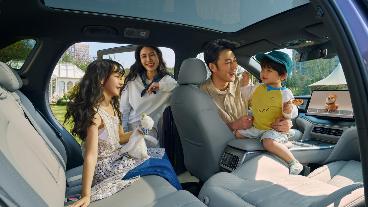 纯电市场迎来一位规则改写者。3月26日，比亚迪宋UltraEV上市，四款车型