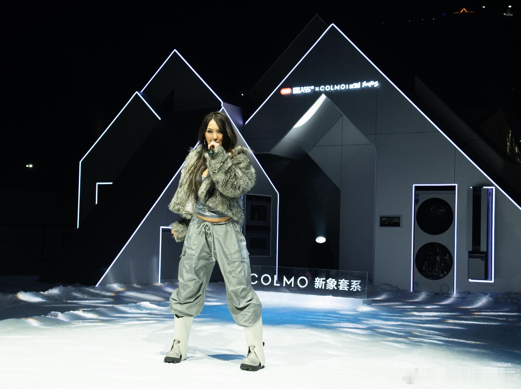 别人帅了一阵子吴彦祖帅了一辈子我是不会放弃去阿勒泰的吴彦祖设计的阿勒泰雪山大秀，