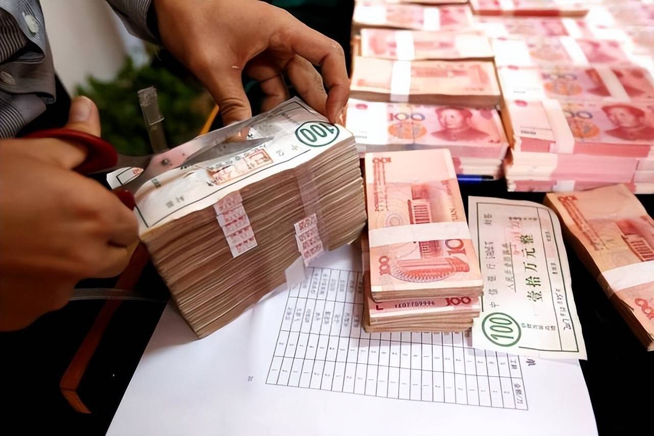 35万存款说没就没？一位储户辛苦存下的35万元，准备给儿子办喜事用，可到银行