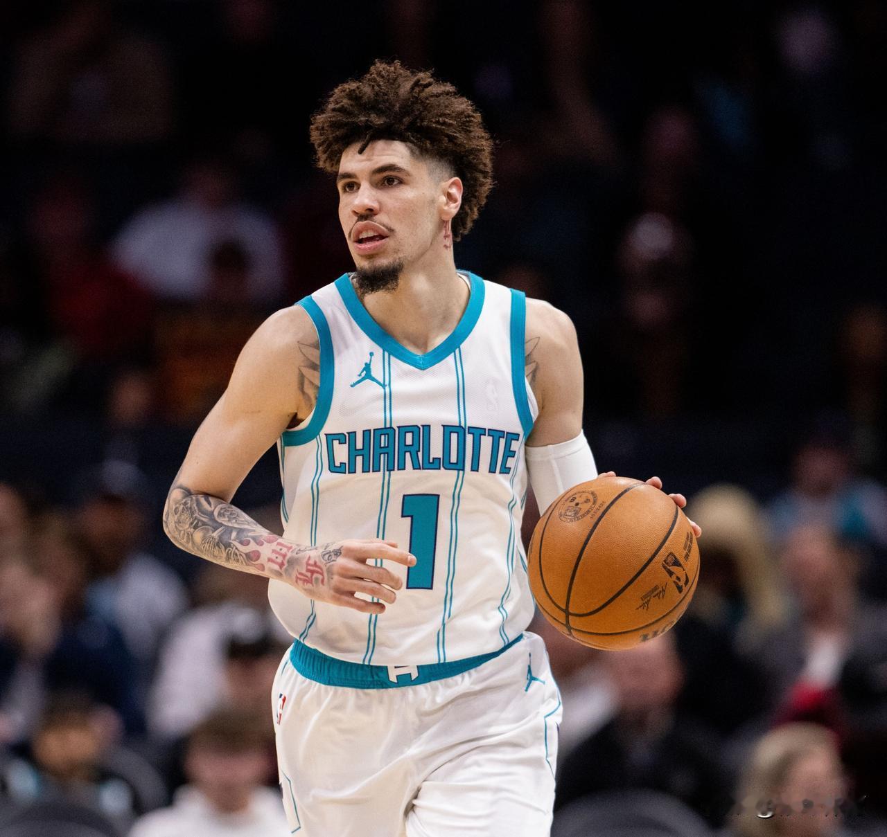 绝了！“三球”鲍尔最近4场比赛数据，只有打湖人最来劲：1，对阵湖人——得到3