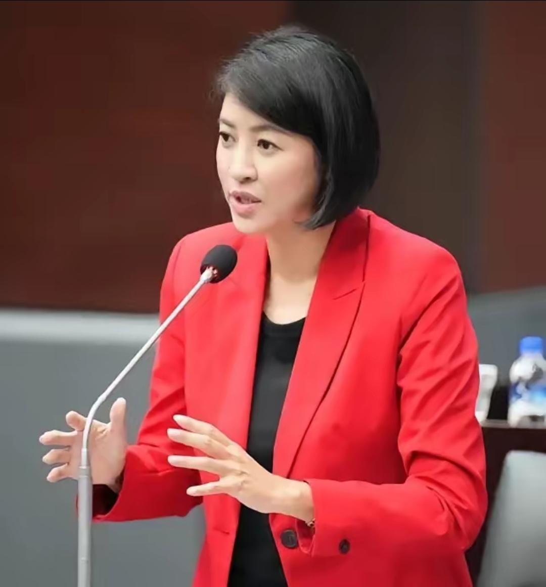 中国台湾南投县县长许淑华，不仅人美，而且非常心正能干，曾于1996年获“中国小姐
