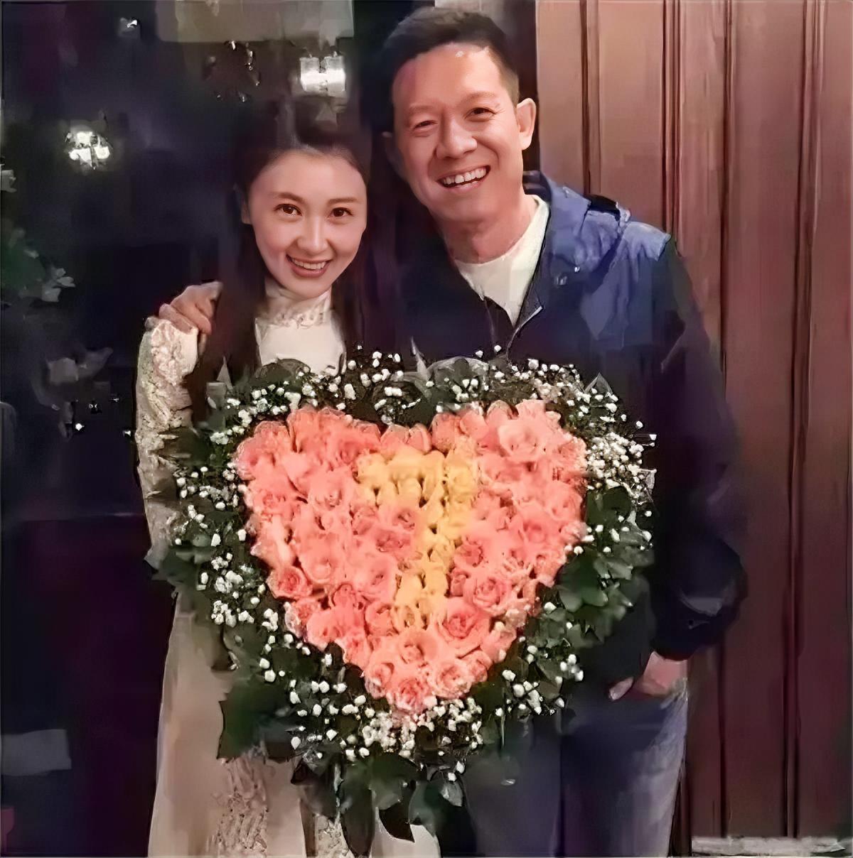 如果老爸贾跃亭没破产，甘薇女儿和甜馨儿，小酒窝一起跳舞，一定不会站在那么尴尬的位