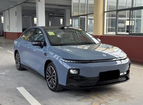 去年为了跑业务需求打算买台车选车，预算10来万，可选得车挺多，但考虑到钱包的问题