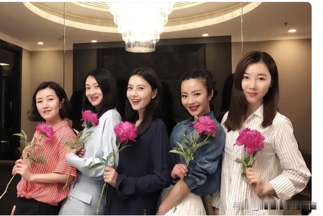 终于知道为什么高圆圆会成为国民的女神了，看她的长相，不论是远看、近看都是那么完美
