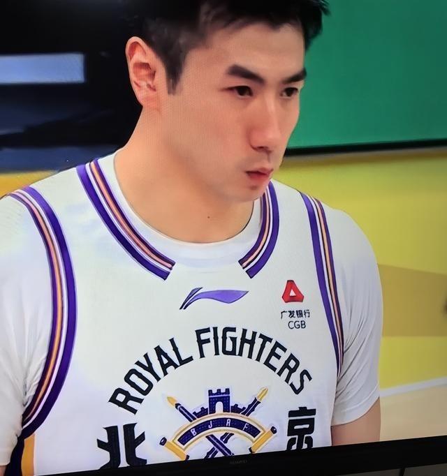 北控这道歉纯属敷衍，球迷根本不买账。好好的上升期，管理层非要换掉教练组，找个没经