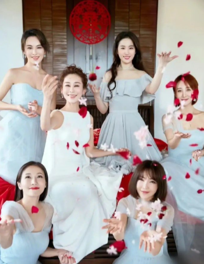 万万没想到，这个伴娘团里，刘亦菲居然不是最漂亮的，也许是其他伴娘太美，也许是刘亦