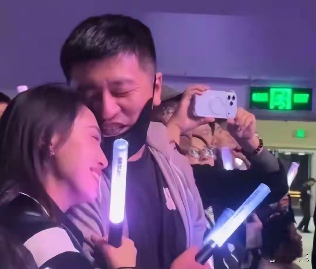 张雪峰真的该封杀！他近日在直播间直接把粉丝们叫作各位小傻子，有点狂地没边了！就因