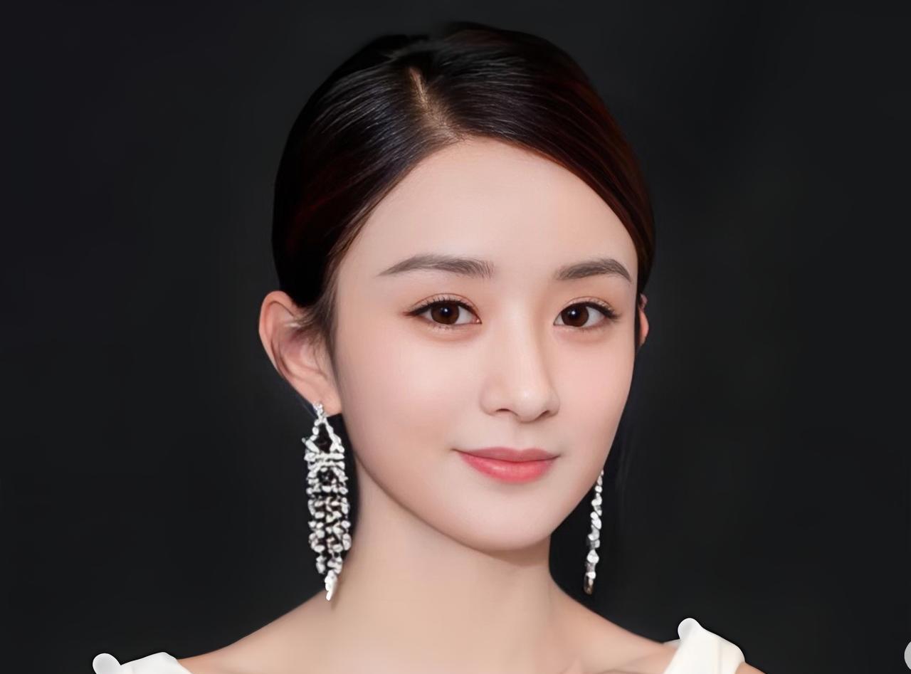 狗仔又爆新料赵丽颖赵德胤疑似海外电影节约会在赵丽颖被拍到曝光之前，他就已经在