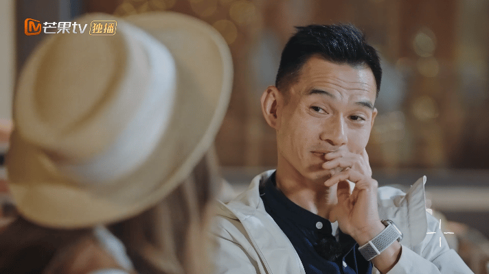 车崇健无法共情妈妈舍不得李施嬅看《再见爱人》被车崇健气到！李施嬅共情他妈妈的难