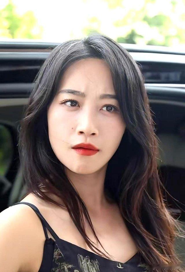 为什么很多人不喜欢蓝盈莹？原因很简单：不是因为她长得水灵让人嫉妒，也不是因为她人