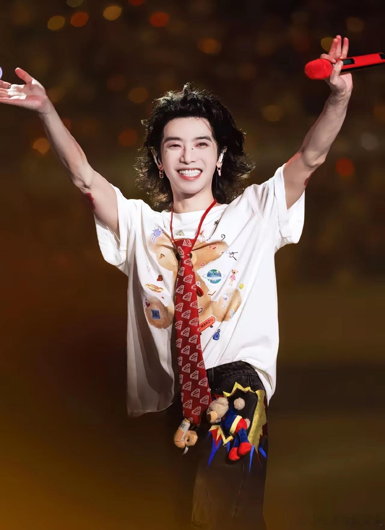 华晨宇已经不能算是内娱的明星了倒不是因为华晨宇唱歌不好听，也不是因为他要淡出娱乐