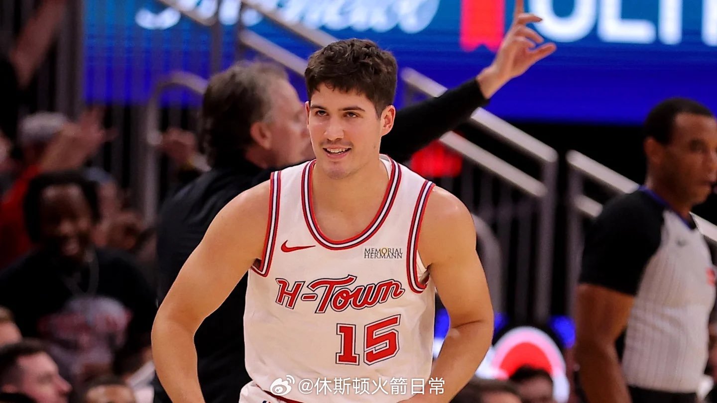 另外，伊森不太适合首发了，剩下的比赛，等小贾回来，我就想谢泼德替伊森首发，最后这