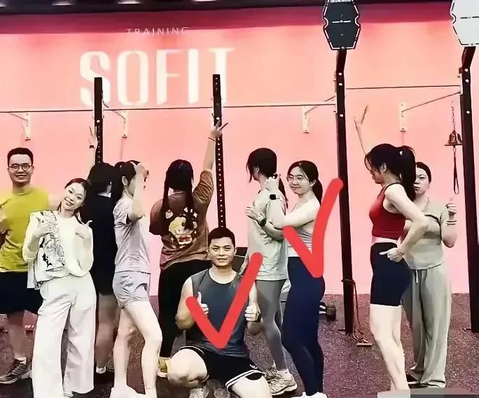 一个健身教练出租屋里装了摄像头，一天就约了三个学员，上午一个下午两个，两个没结过