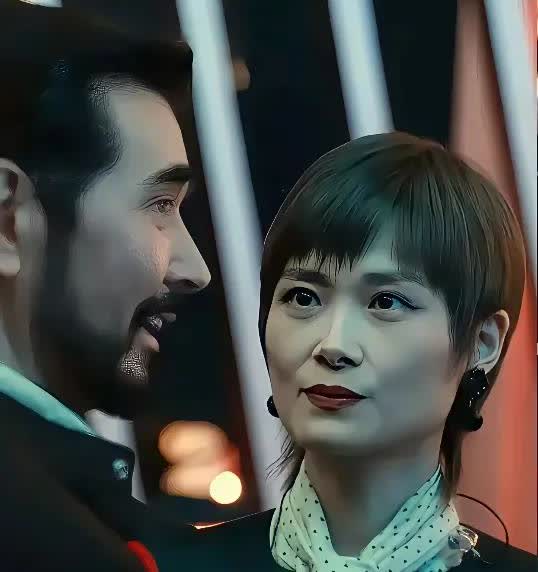 李宇春也不能近看了[捂眼睛]毕竟已经是41岁的人了话说回来，李宇春这么多年